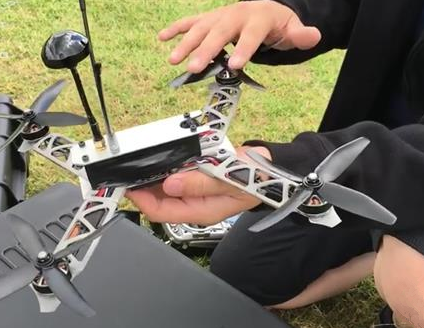 3D打印無人機來啦如今,3D打印技術(shù)正“無孔不入”地滲透到人們的生活中,3D打印機幾乎可應(yīng)用于市場各細(xì)分行業(yè)。在無人機制造領(lǐng)域中,相對傳統(tǒng)制造,3D打印無人機有著不可比擬的優(yōu)勢,3D打印機正以自身獨特(圖1) 3D打印無人機來啦如今,3D打印技術(shù)正“無孔不入”地滲透到人們的生活中,3D打印機幾乎可應(yīng)用于市場各細(xì)分行業(yè)。在無人機制造領(lǐng)域中,相對傳統(tǒng)制造,3D打印無人機有著不可比擬的優(yōu)勢,3D打印機正以自身獨特(圖1)